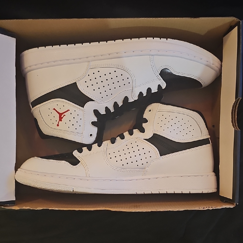 *Lightly Used* Jordan Access Classic High-Top